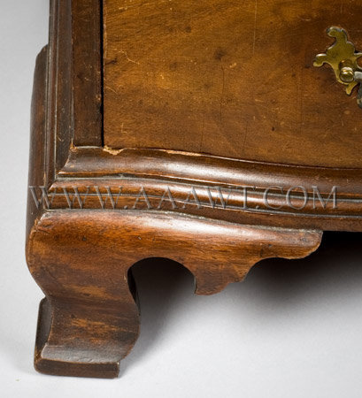 Serpentine Chest of Drawers
Transitional
Massachusetts, Circa 1780, foot detail